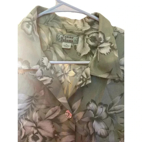 vintage Tommy Bahama Women 100% silk flowers Button down Shirt Size M - Picture 2 of 3